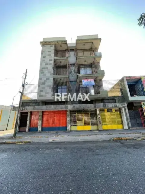 En Venta Edificio Comercial en plena 42 Zona de alto tráfico 1000mt2 de terreno - 2