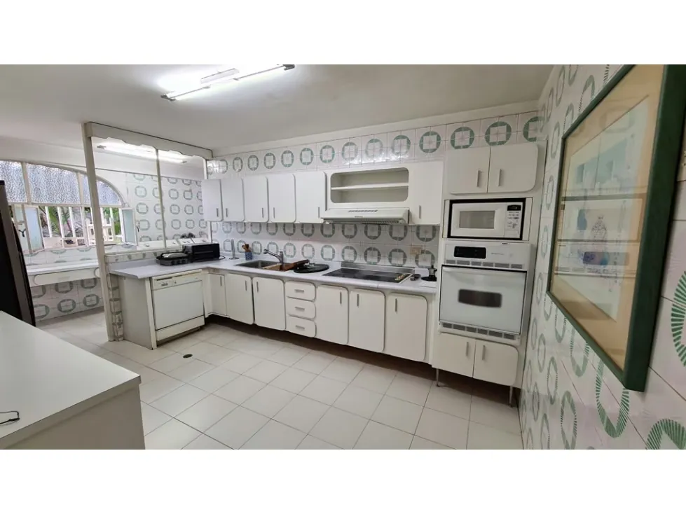 En Venta Edificio de 3 Pisos en Altamira, Chacao (norte) - Caracas - 28