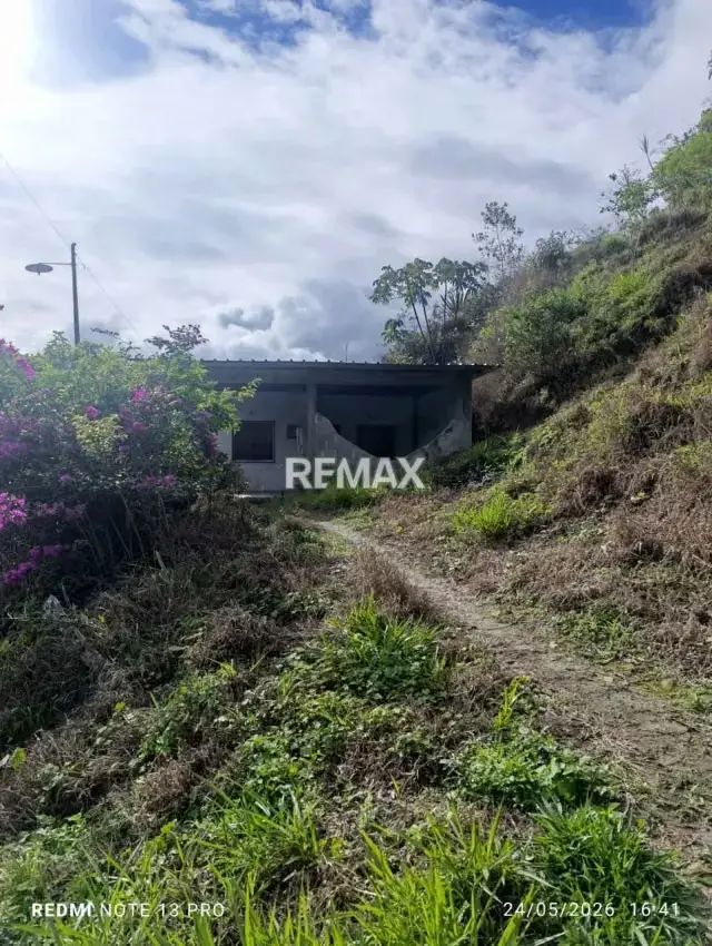 EN VENTA TERRENO EN PREGONERO