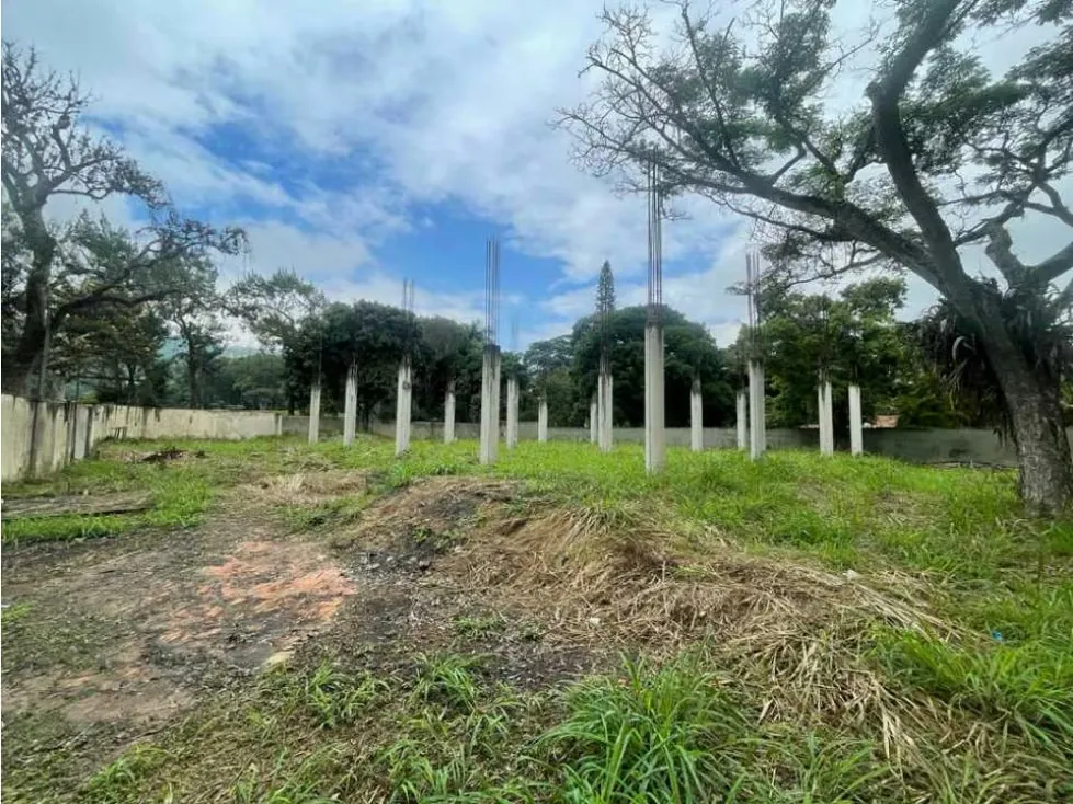 Se vende terreno 2121m2. Valle Arriba