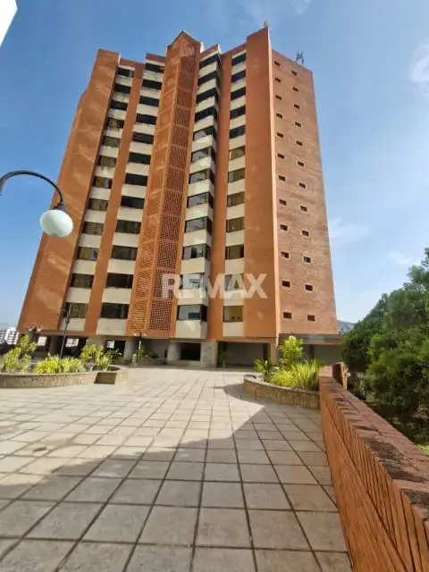 VENTA DE IMPONENTE APARTAMENTO RES. EMPERADOR, CHIMENEAS. PLANTA 100% Y POZO DE AGUA