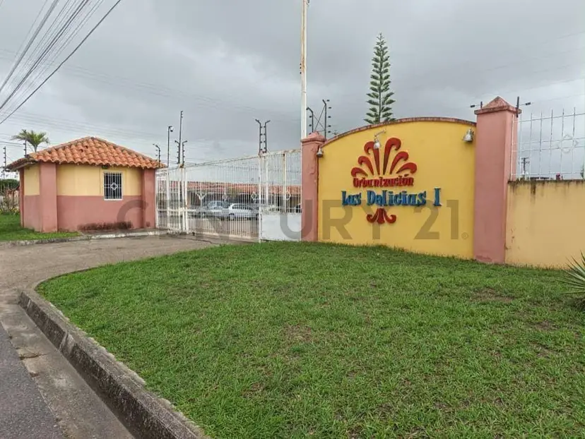 Bella y Cómoda Casa en Urbanismo Cerrado
