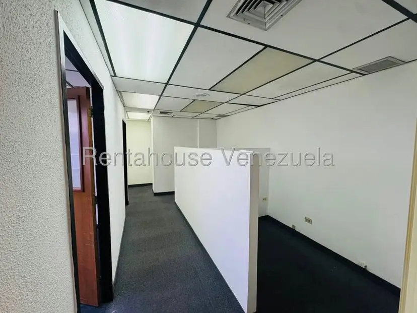 Comercial (Oficina) en Alquiler en Los Dos Caminos, Distrito Metropolitano