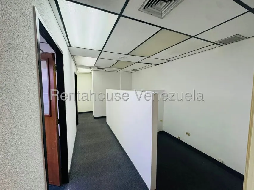 Oficina en Alquiler en Los Dos Caminos, Distrito Metropolitano