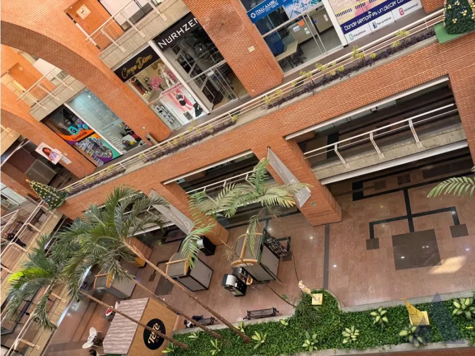 Alquilo local 49m2 Plaza Las Americas II 3655 - 7