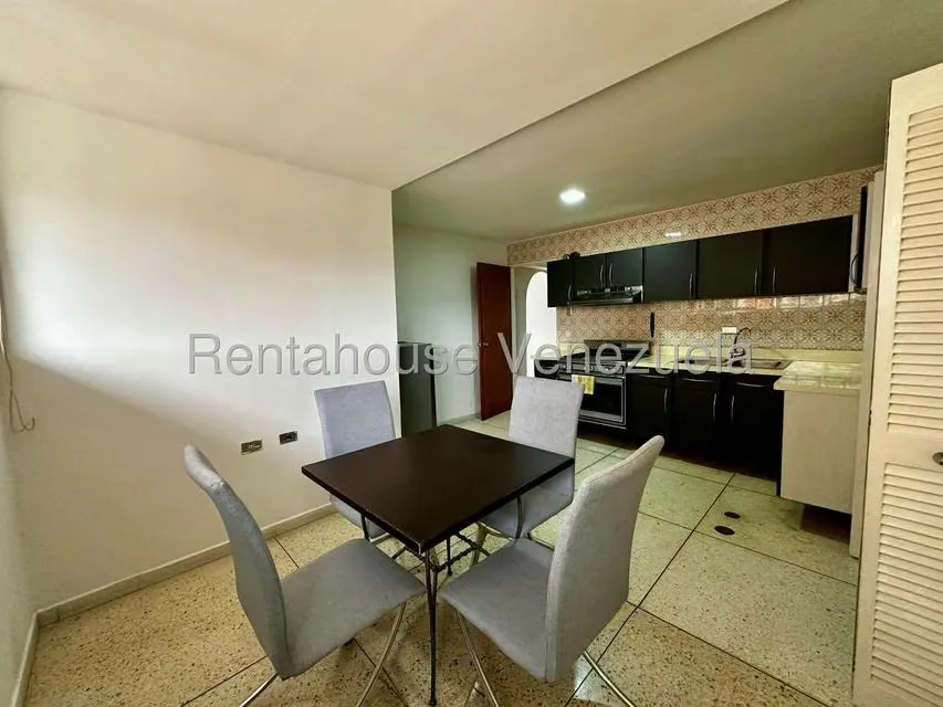 Apartamento (1 Nivel) en Alquiler en Santa Paula, Distrito Metropolitano - 12