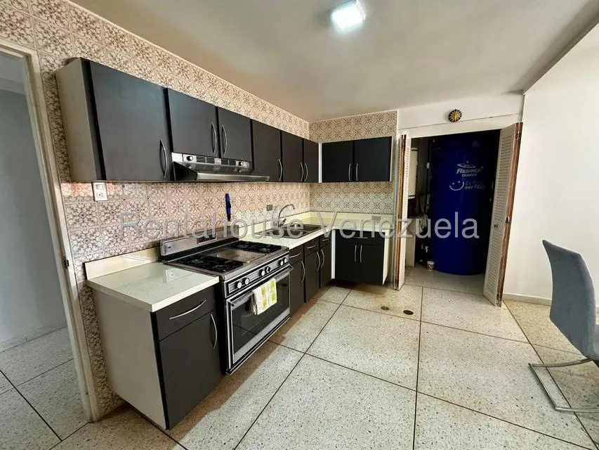 Apartamento (1 Nivel) en Alquiler en Santa Paula, Distrito Metropolitano - 13
