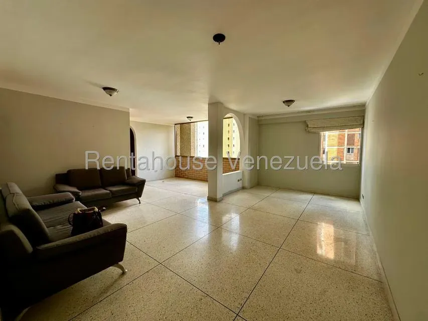 Apartamento (1 Nivel) en Alquiler en Santa Paula, Distrito Metropolitano - 14