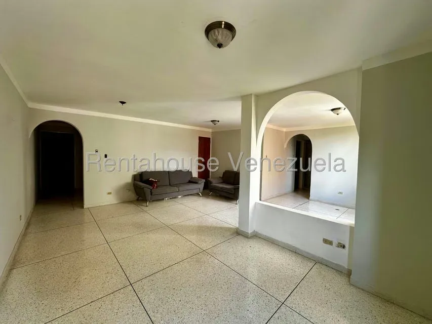 Apartamento (1 Nivel) en Alquiler en Santa Paula, Distrito Metropolitano - 15