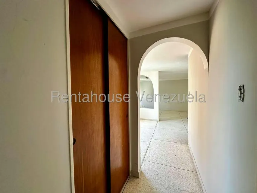 Apartamento (1 Nivel) en Alquiler en Santa Paula, Distrito Metropolitano - 18