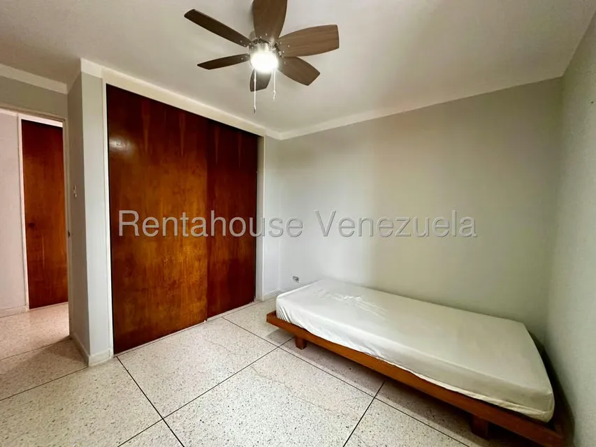 Apartamento (1 Nivel) en Alquiler en Santa Paula, Distrito Metropolitano - 8