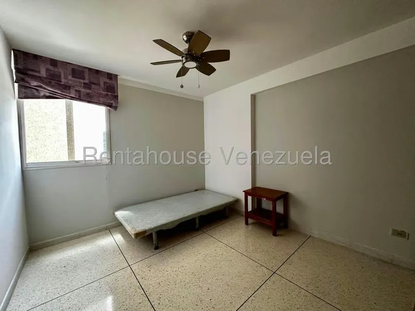 Apartamento (1 Nivel) en Alquiler en Santa Paula, Distrito Metropolitano - 10