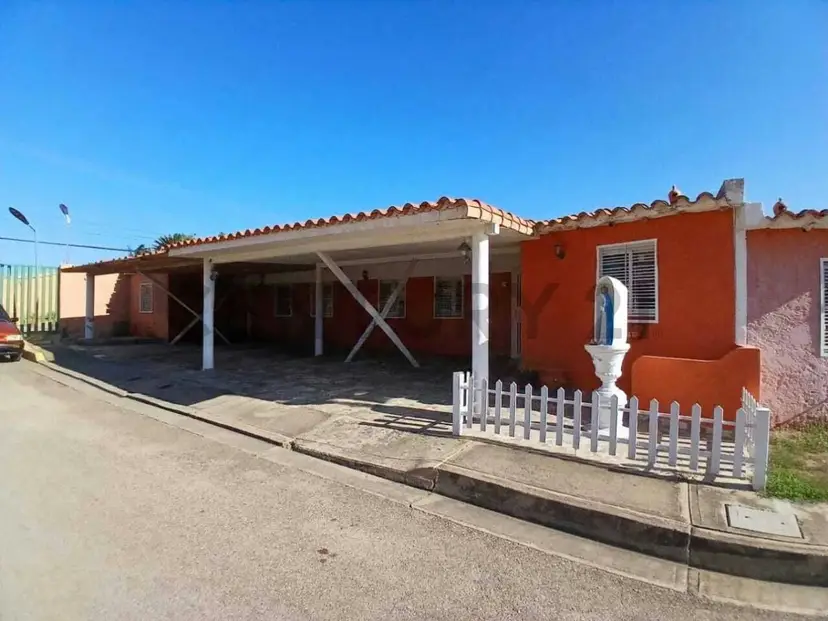 CASA CON DOS APARTAMENTOS INDEPENDIENTES EN PORLAMAR, ISLA DE MARGARITA