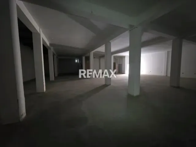 LOCAL COMERCIAL DE 3 NIVELES EN ALQUILER EN LA AVENIDA UNIVERSIDAD - 3