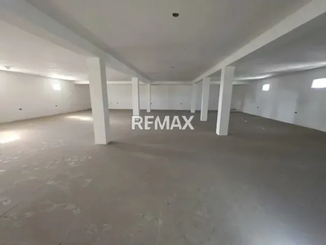 LOCAL COMERCIAL DE 3 NIVELES EN ALQUILER EN LA AVENIDA UNIVERSIDAD - 7