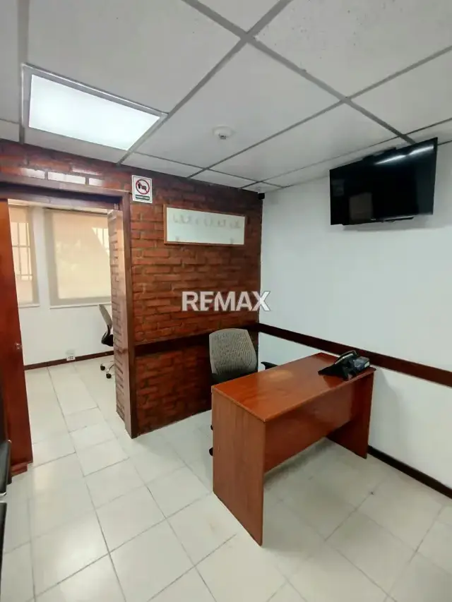 Venta de Bello Consultorio, en Los Dos Caminos