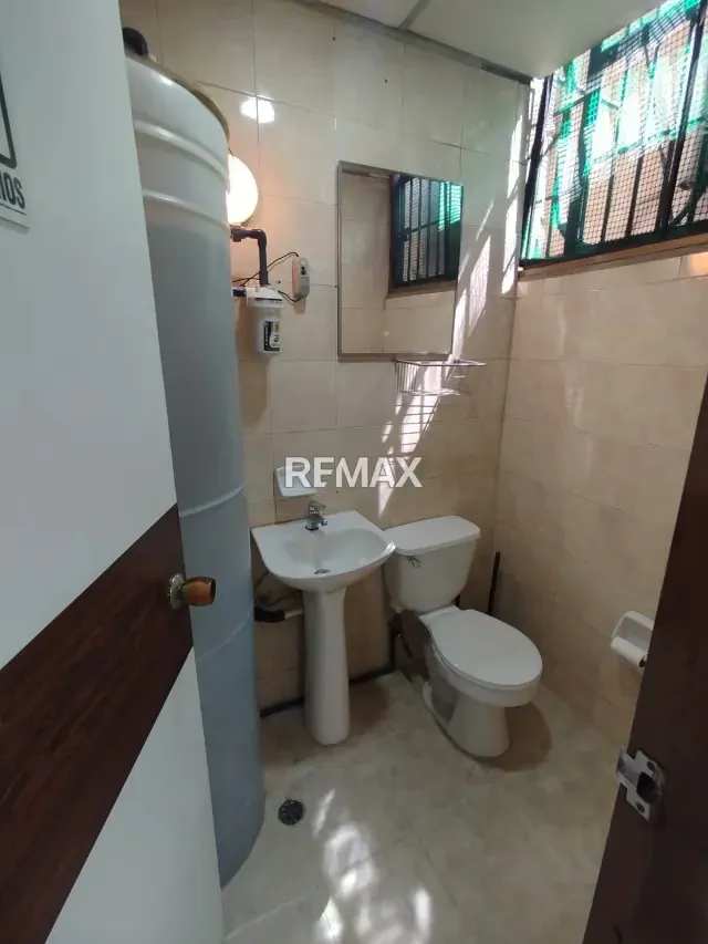 Venta de Bello Consultorio, en Los Dos Caminos - 13