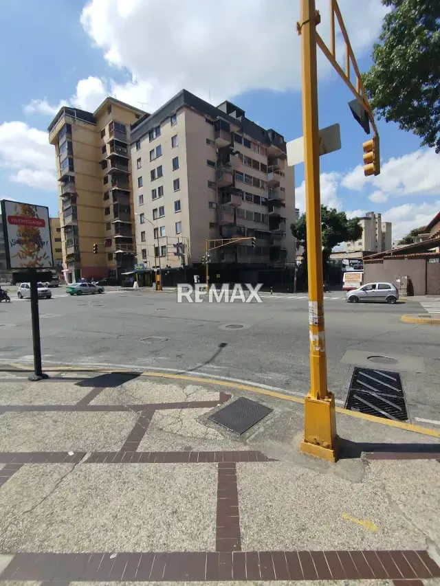 Venta de Bello Consultorio, en Los Dos Caminos - 18