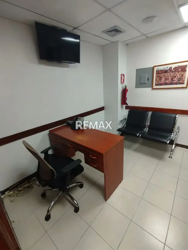 Venta de Bello Consultorio, en Los Dos Caminos - 4