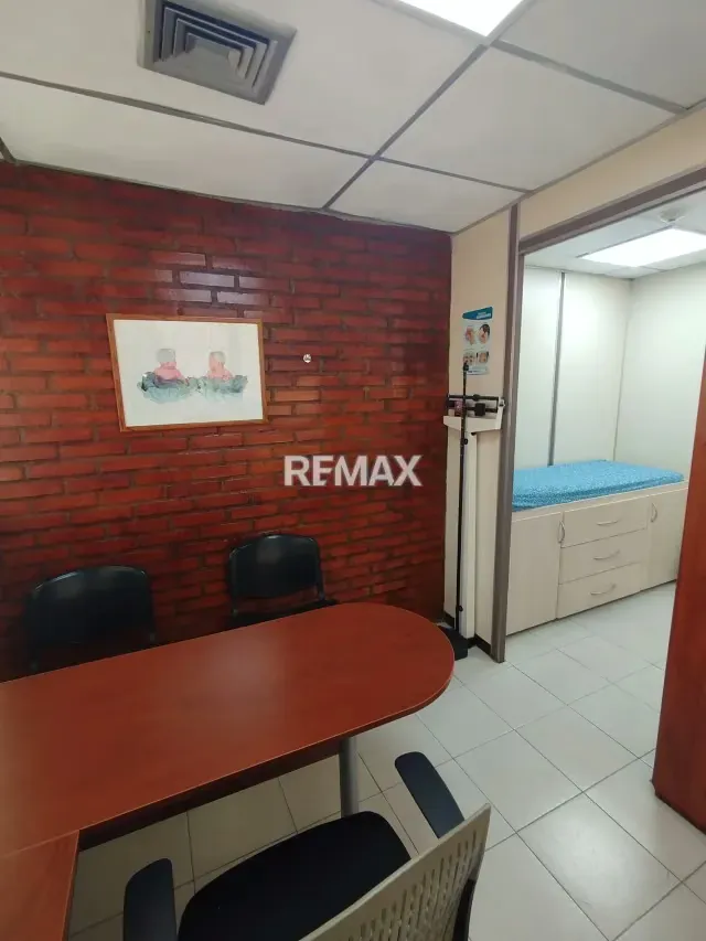 Venta de Bello Consultorio, en Los Dos Caminos - 6
