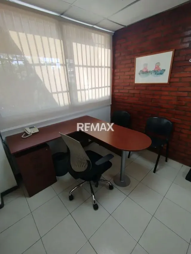 Venta de Bello Consultorio, en Los Dos Caminos - 7