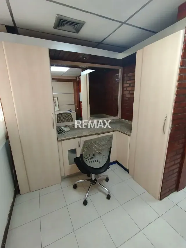 Venta de Bello Consultorio, en Los Dos Caminos - 8