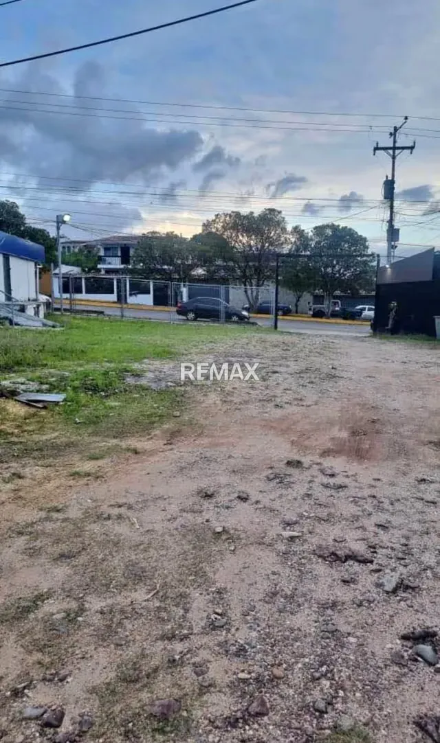 Terreno en la Av España