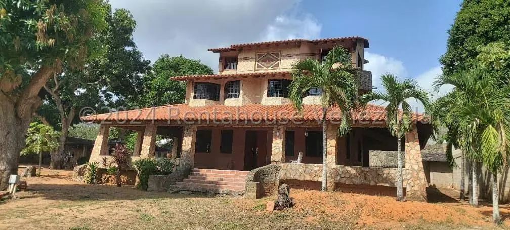 Casa (Multipes Niveles) en Venta en Paraguachi, Nueva Esparta - 2
