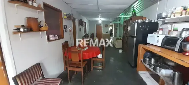 En venta Casa comercial ubicada en una zona estratégica a 1 cuadra del Mercado de plc - 3