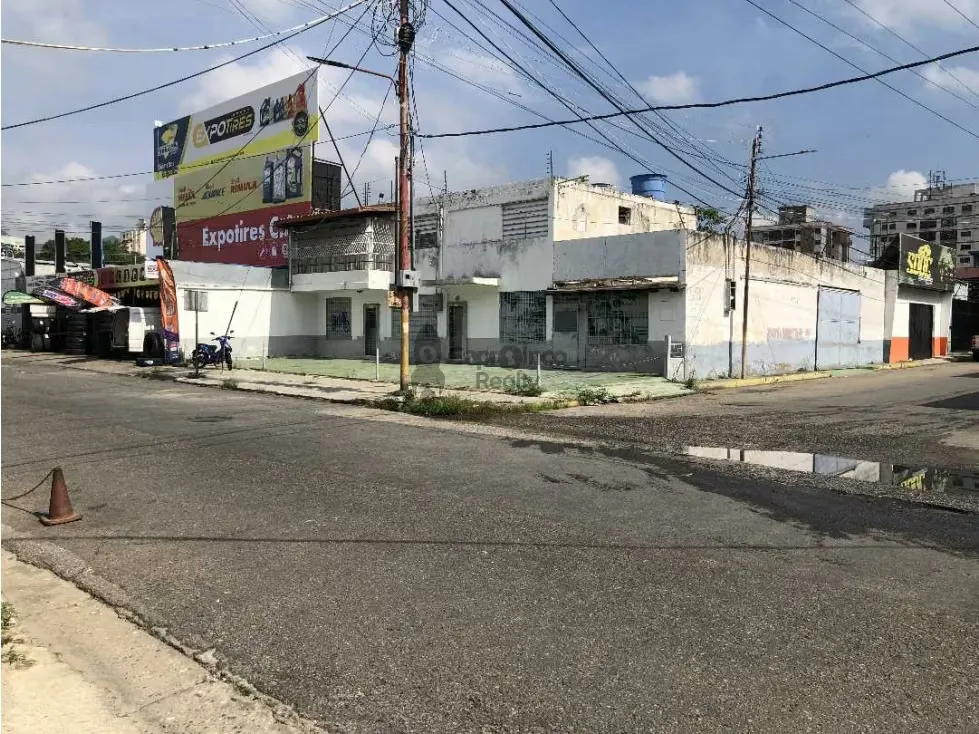 ESQUINA COMERCIAL, ZONA DE ALTO TRAFICO, ENTRE AV ANDRES ELOY/BOLIVAR - 5