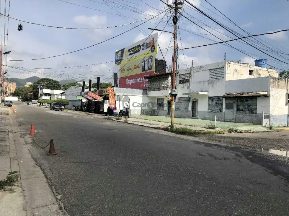ESQUINA COMERCIAL, ZONA DE ALTO TRAFICO, ENTRE AV ANDRES ELOY/BOLIVAR - 7