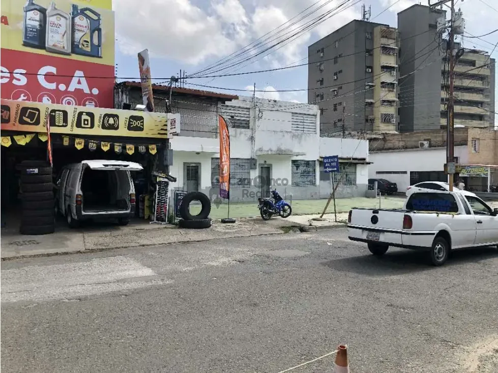 ESQUINA COMERCIAL, ZONA DE ALTO TRAFICO, ENTRE AV ANDRES ELOY/BOLIVAR - 9