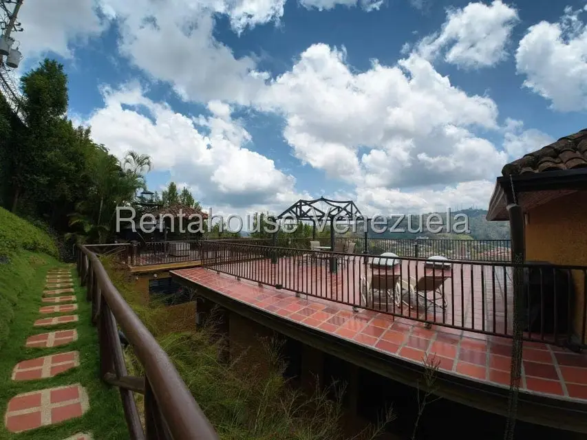 Casa (Multipes Niveles) en Venta en Alto Hatillo, Distrito Metropolitano - 90