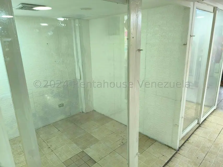 Local Comercial en Alquiler en Parroquia La Candelaria, Distrito Metropolitano - 2