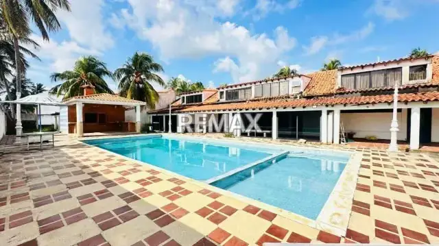 EN VENTA TOWN HOUSE AMPLIO EN CIUDAD FLAMINGO EN CONJUNTO RESIDENCIAL LAS TERRAZAS