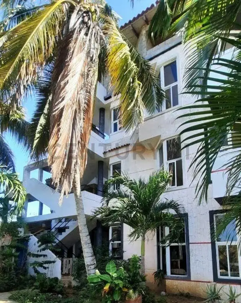 Edificio en venta en Playa el Yaque Isla de Margarita con vista al mar.