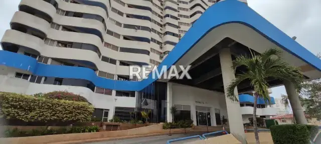 APARTAMENTO TOTALMENTE REMODELADO EN LA CIUDAD CON SALIDA DIRECTA AL MAR, ISLA DE MARGARITA