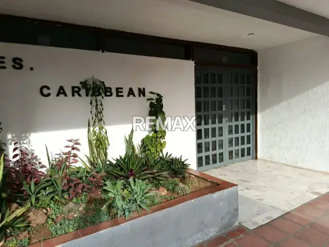 APARTAMENTO PARA REMODELAR CON VISTA LEJANA AL MAR