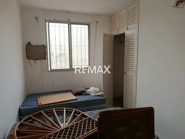 APARTAMENTO PARA REMODELAR CON VISTA LEJANA AL MAR - 16