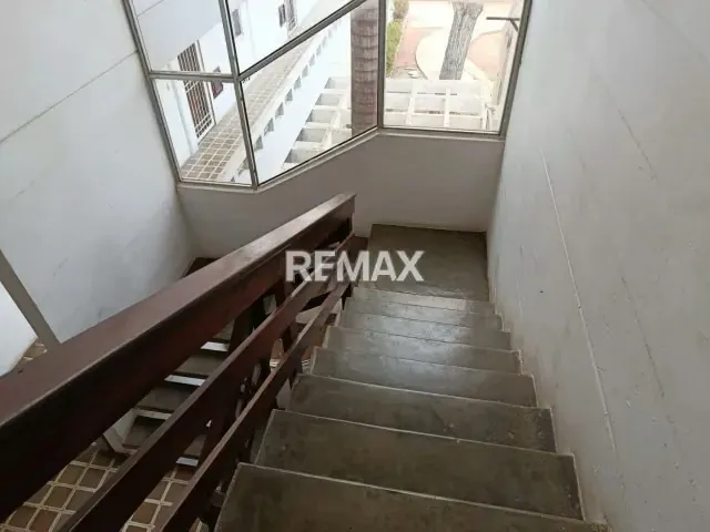 APARTAMENTO PARA REMODELAR CON VISTA LEJANA AL MAR - 5