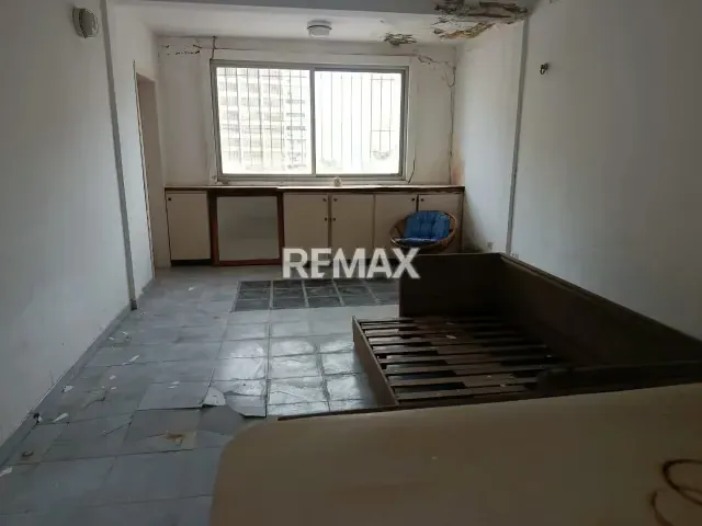APARTAMENTO PARA REMODELAR CON VISTA LEJANA AL MAR - 8