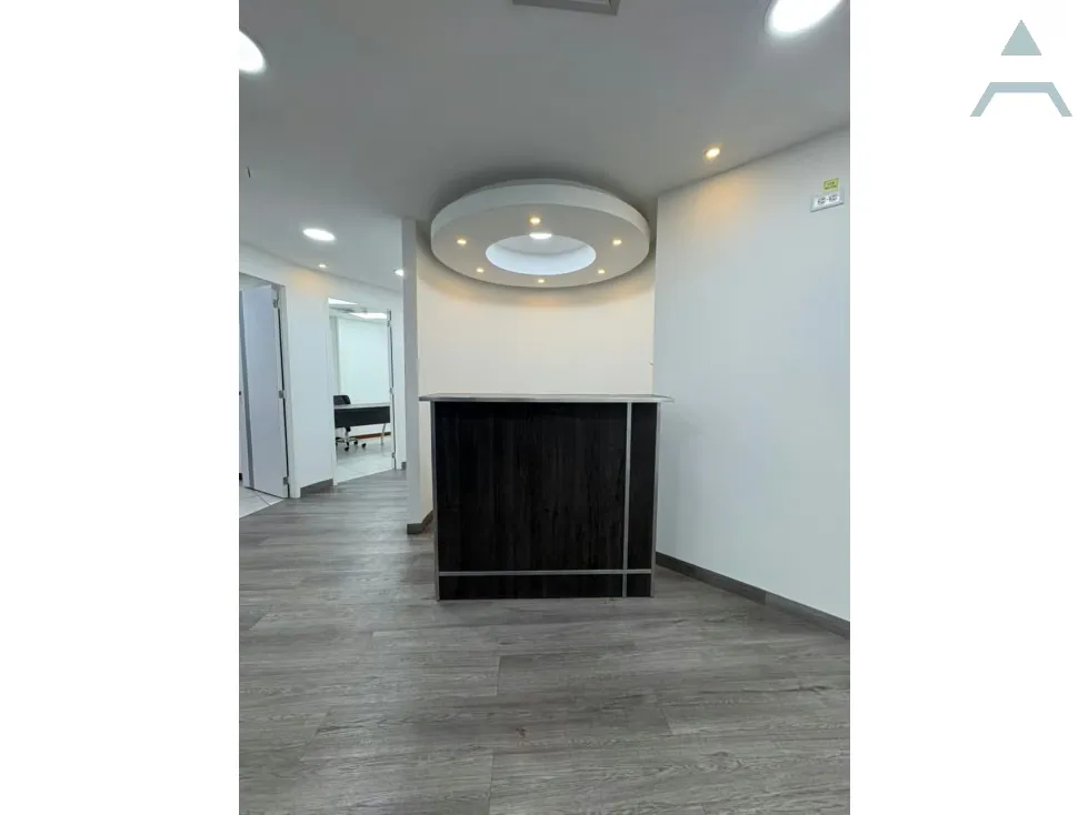 Se alquila oficina 105m² Chuao