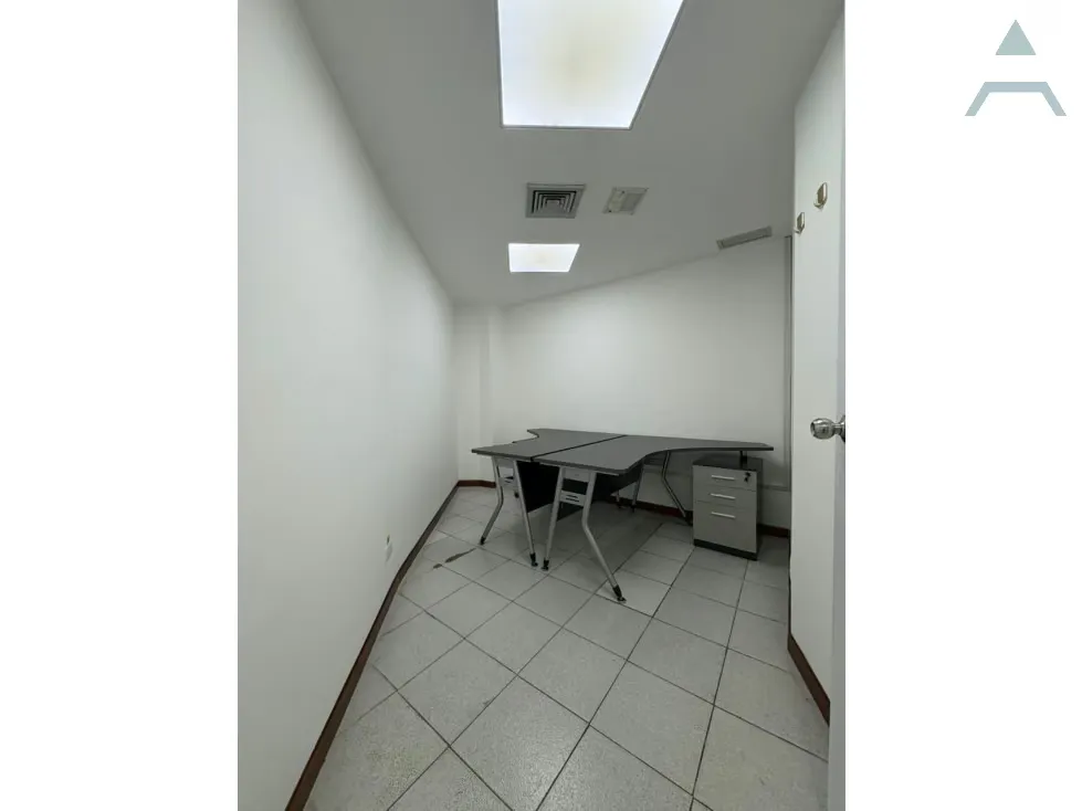 Se alquila oficina 105m² Chuao - 2