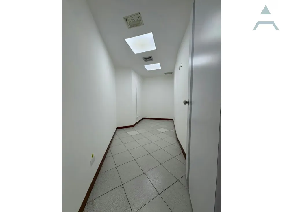 Se alquila oficina 105m² Chuao - 5