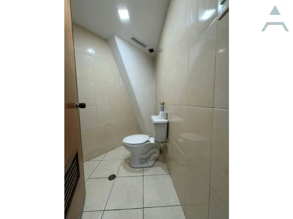 Se alquila oficina 105m² Chuao - 8