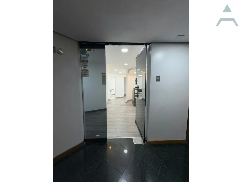 Se alquila oficina 105m² Chuao - 10