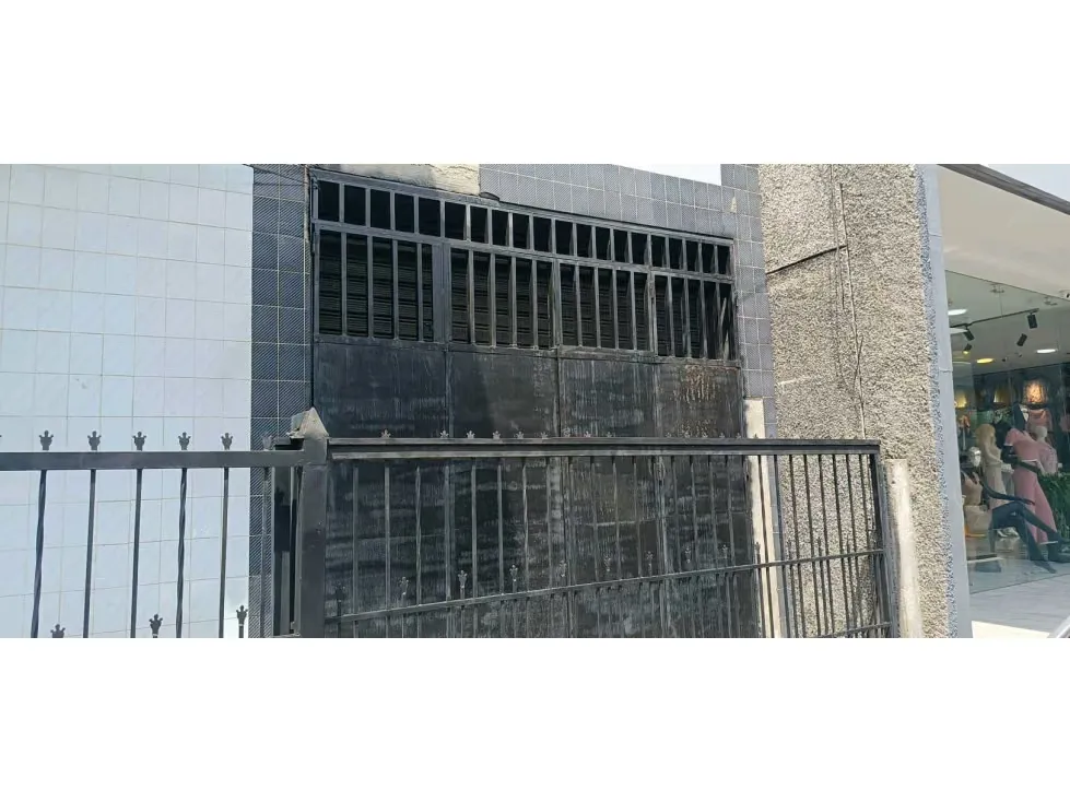 Alquilo local comercial 127m2 El Cementerio 1937 - 2