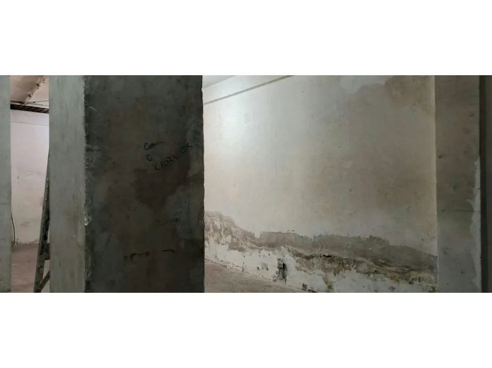 Alquilo local comercial 127m2 El Cementerio 1937 - 11