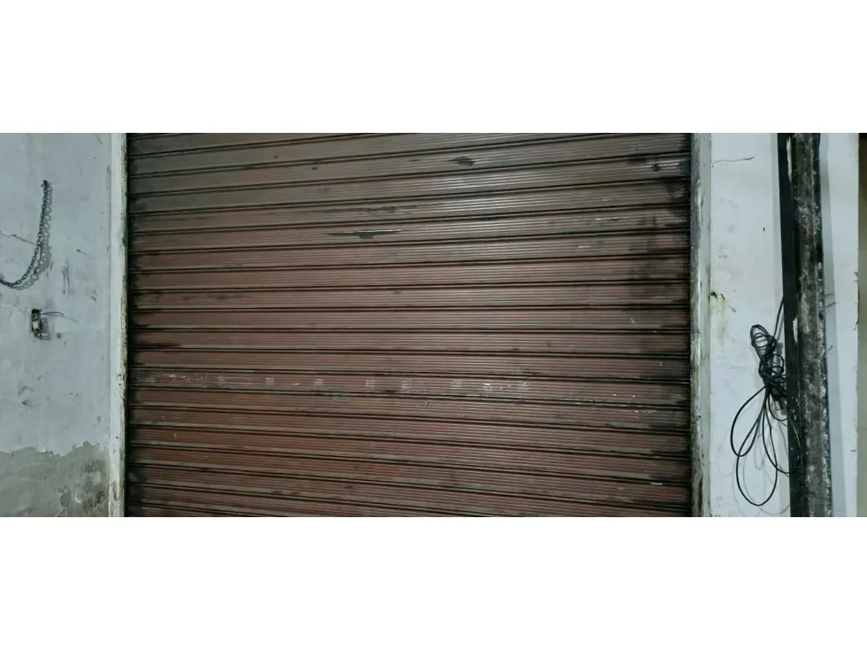 Alquilo local comercial 127m2 El Cementerio 1937 - 4