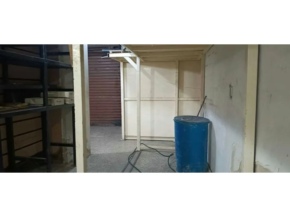 Alquilo local comercial 127m2 El Cementerio 1937 - 5